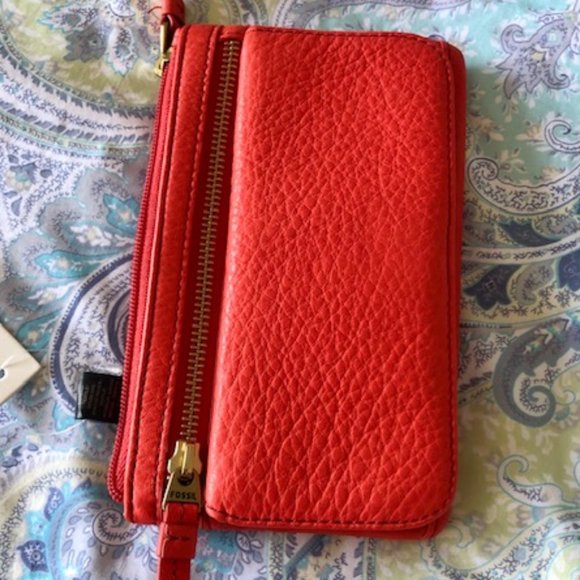 NWT Fossil wristlet - Picture 2 of 4